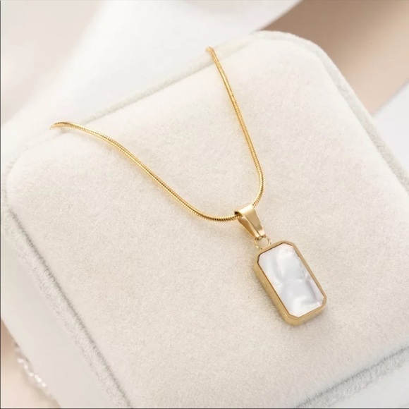 NEW 18k gold plated double sided white shell black enamel rectangular necklace - Picture 3 of 13